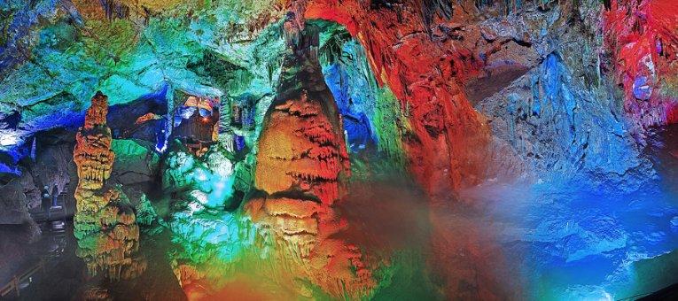 逃离地下古寺庙