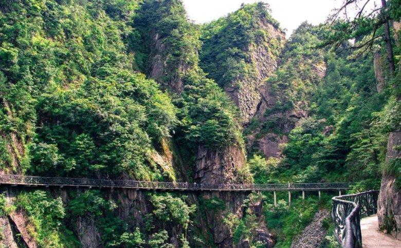 受邀担任多个品牌“首位代言人”，让品牌屡屡“破例”的吴磊魅力何在？
