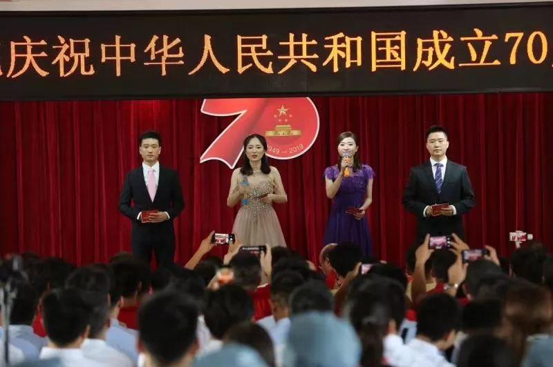 法国农民赶羊进市中心 意大利农民拖拉机上高速