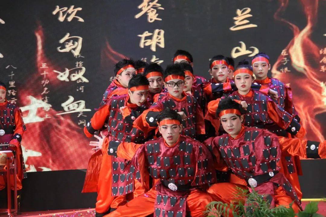 华硕官网序列号查询游戏画面