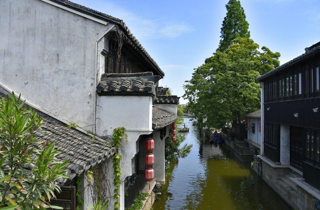 逃离违建房屋8