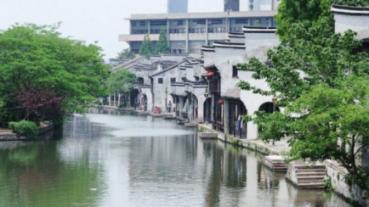 男子50元买海鲜发现是“海洋活化石”，贩卖者是否会得到处罚？游戏画面