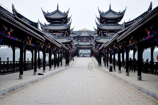 男子50元买海鲜发现是“海洋活化石”，贩卖者是否会得到处罚？游戏画面